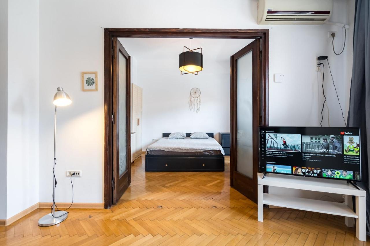 Sleek Comfort - A Blend Of Style And Convenience Boekarest Buitenkant foto