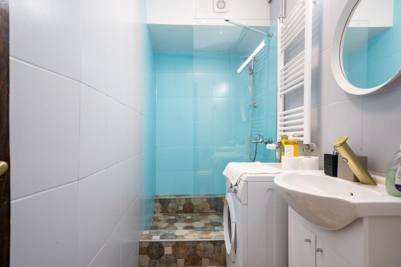 Sleek Comfort - A Blend Of Style And Convenience Boekarest Buitenkant foto