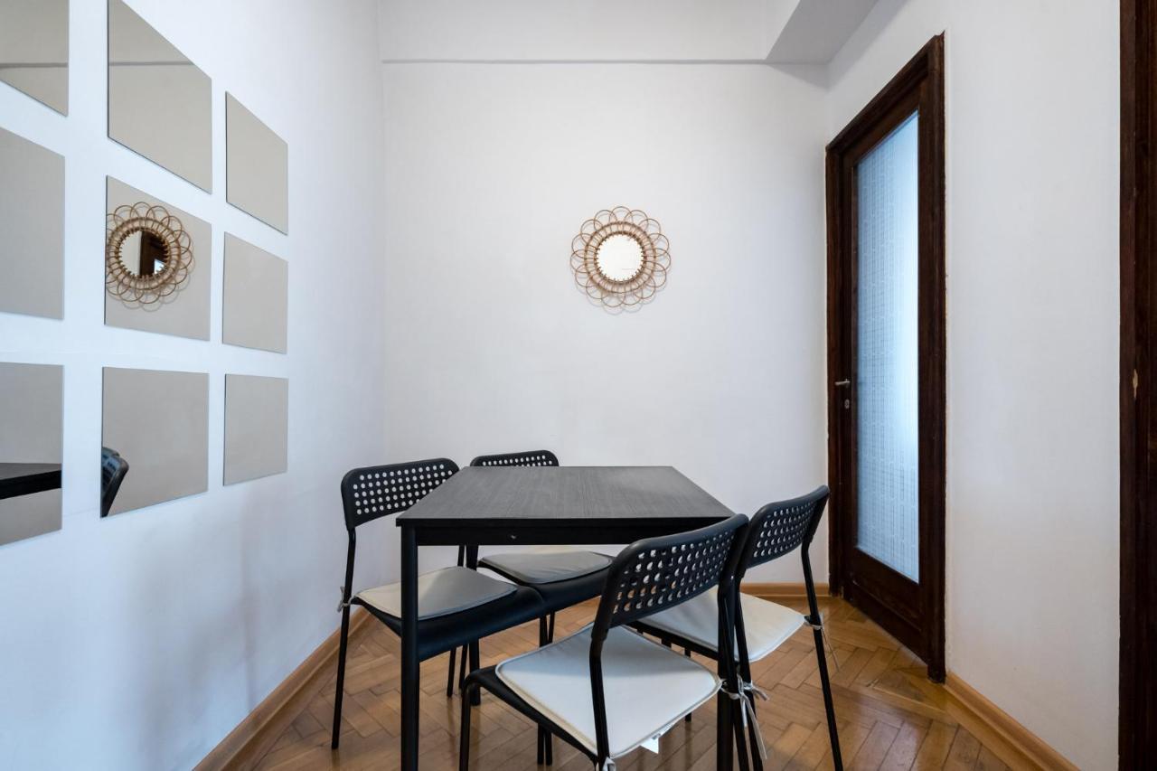Sleek Comfort - A Blend Of Style And Convenience Boekarest Buitenkant foto